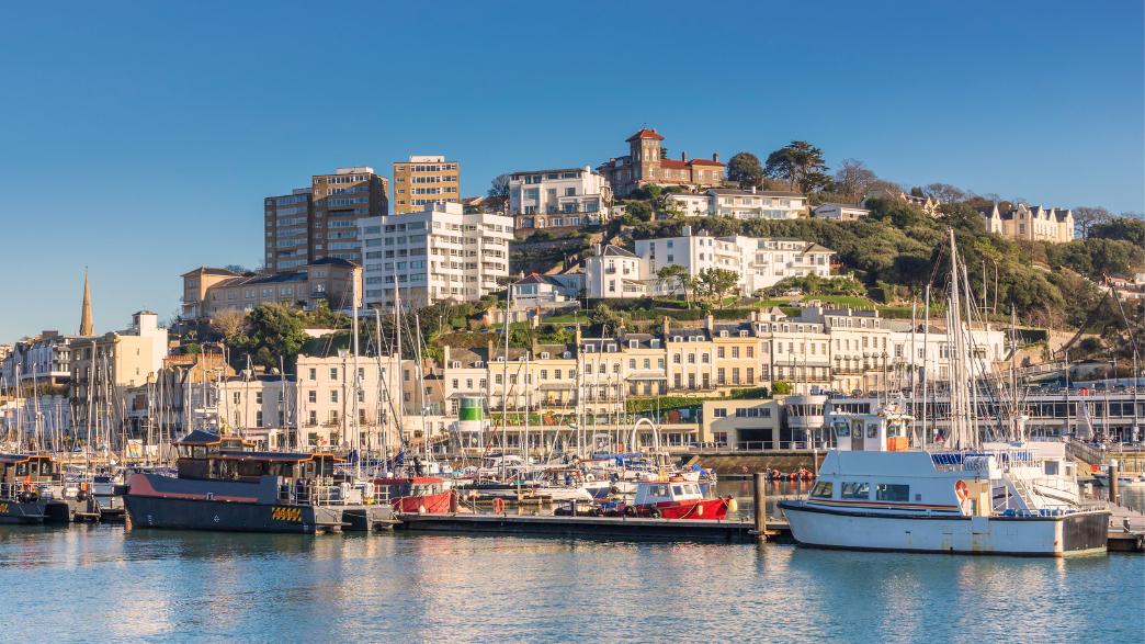 Spring and Summer Sailing Locations for Great Weather and Fewer Crowds